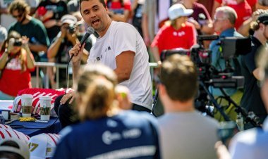 चार्ली किर्क की गोली लगने से मौत: भीड़ के बीच हुआ हमला, मची अफरातफरी