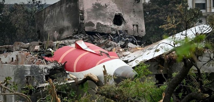 'पायलट की गलती बताना...' एयर इंडिया प्लेन क्रैश की रिपोर्ट पर सुप्रीम कोर्ट नाराज, केंद्र और DGCA को नोटिस