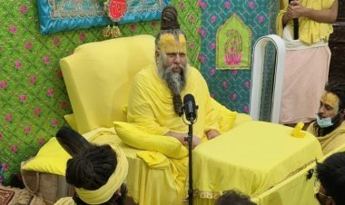 रातभर दर्शन की चाह में बैठी महिला, सुबह प्रेमानंद महाराज को देखकर हुई बेहोश